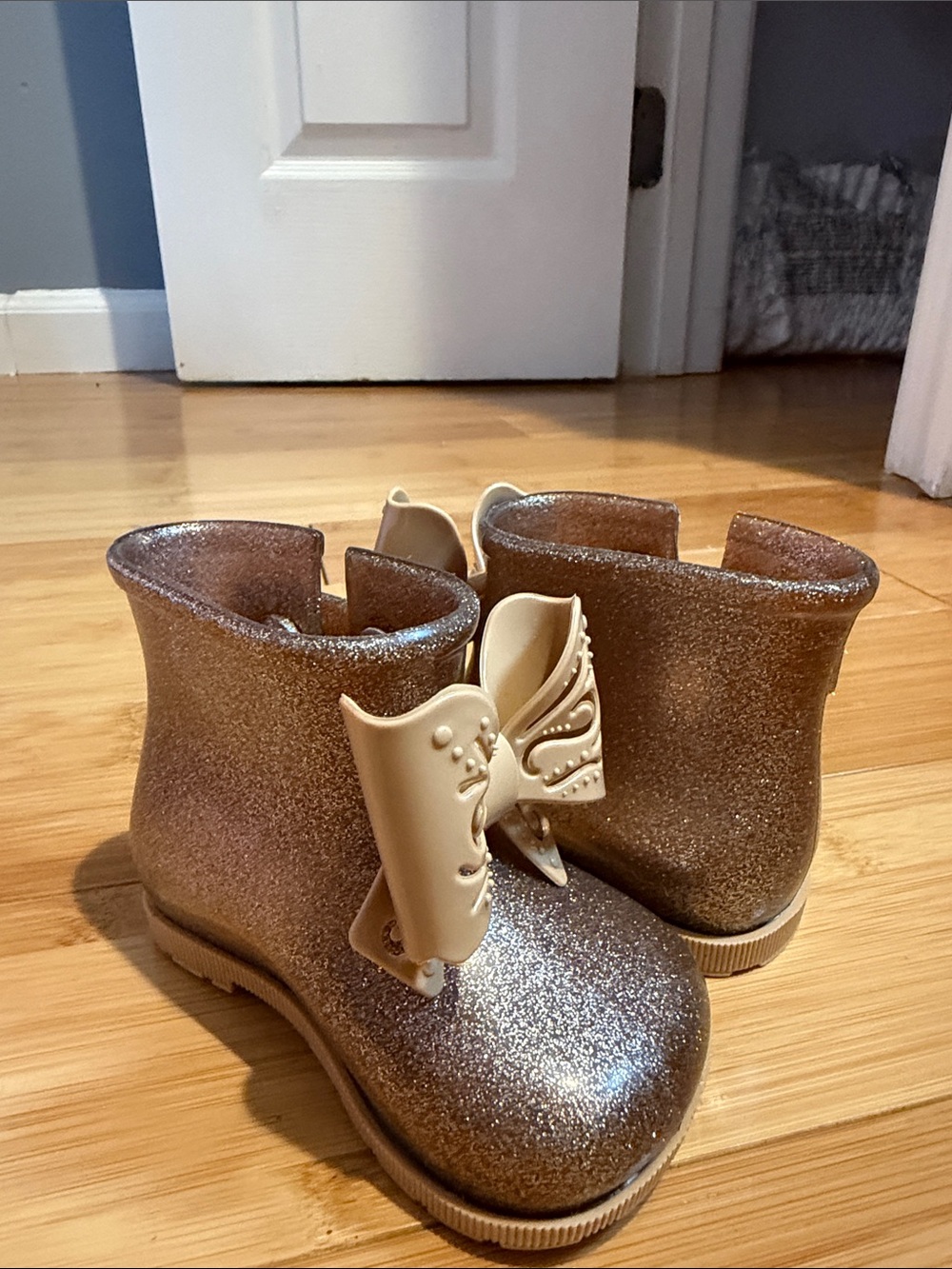 Kids Glitter Rain Boots with Decorative Bow - Gold